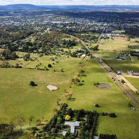 Garden-Nestled Granny Flat Between Winery And Town Armidale Exterior photo