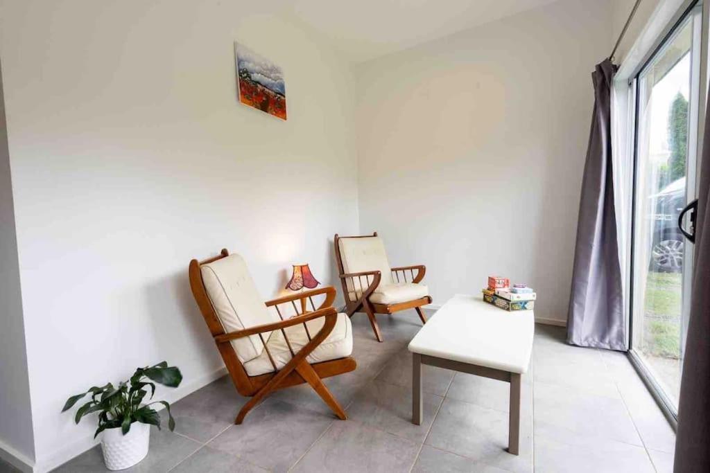 Apartment Garden-nestled Granny Flat Between Winery And Town Armidale