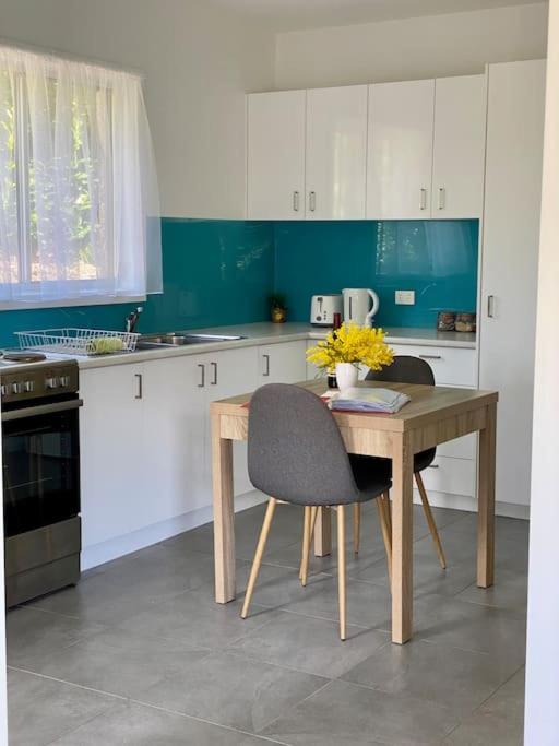 Garden-nestled Granny Flat Between Winery And Town Armidale